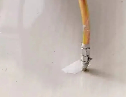 连城瓷砖空鼓维修公司专业解答在瓷砖铺贴过程中，如果使用的砂料过粗（如全部使用了粗砂），可能会导致以下问题