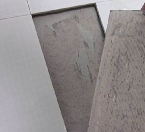 连城瓷砖空鼓维修公司分享瓷砖铺贴时如果打浆（即涂抹在瓷砖背面和基层上的砂浆或瓷砖胶）过少，会带来以下问题